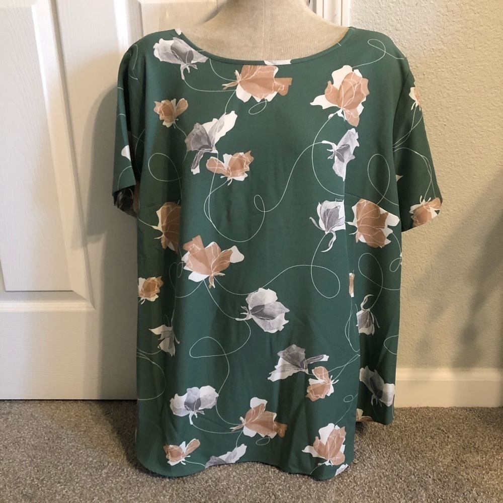 AVA & Viv, green floral blouse, button up back 2X